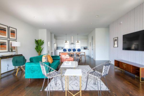 2 Lux Homes 2mi to Broadway Huge Rooftop Sleeps 24